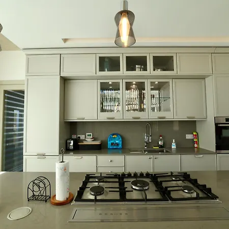 Urban Pool Retreat St Julians فيلة *