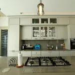 Urban Pool Retreat St Julians וילה *
